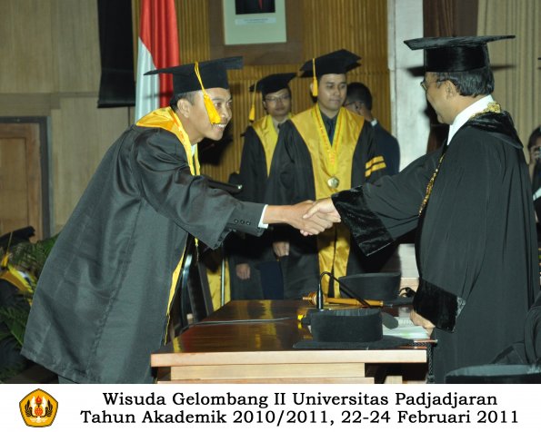 wisuda-fakultas-ekonomi-s2-profesi-s1-d3-oleh-rektor-079