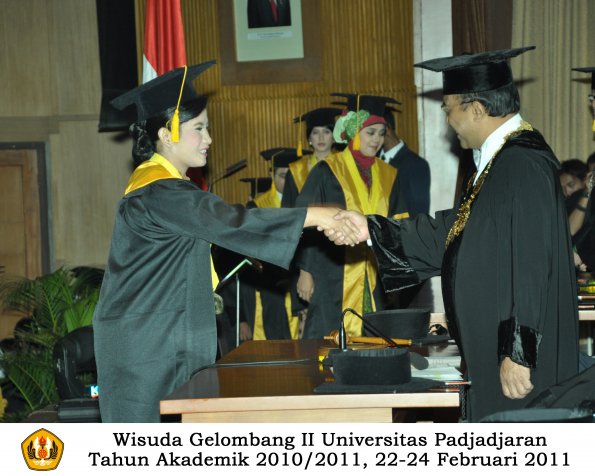 wisuda-fakultas-ekonomi-s2-profesi-s1-d3-oleh-rektor-088