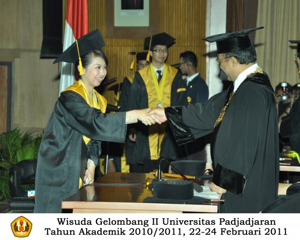 wisuda-fakultas-ekonomi-s2-profesi-s1-d3-oleh-rektor-106