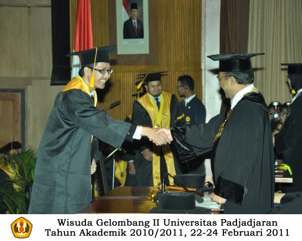 wisuda-fakultas-ekonomi-s2-profesi-s1-d3-oleh-rektor-108