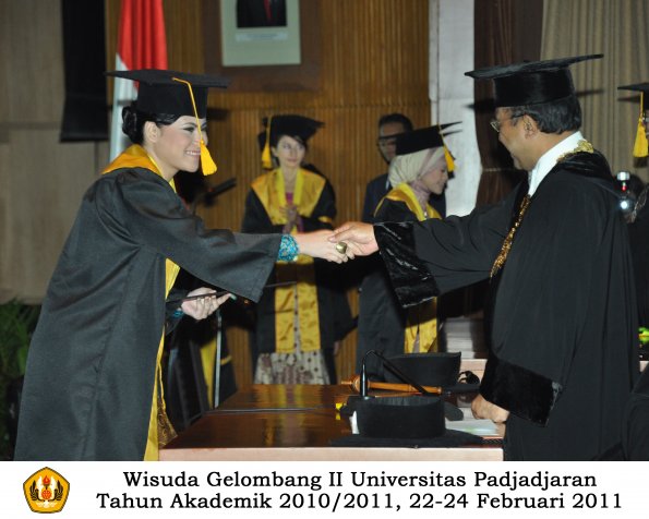 wisuda-fakultas-ekonomi-s2-profesi-s1-d3-oleh-rektor-113