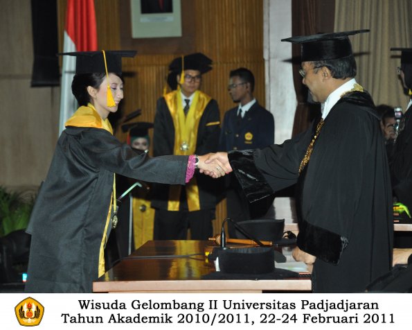 wisuda-fakultas-ekonomi-s2-profesi-s1-d3-oleh-rektor-117