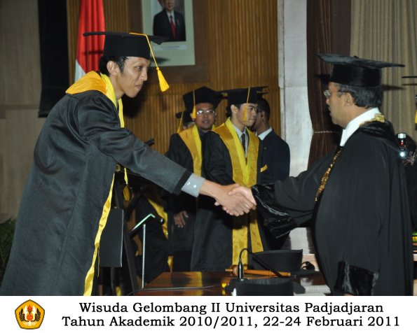 wisuda-fakultas-ekonomi-s2-profesi-s1-d3-oleh-rektor-121