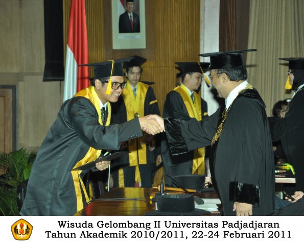 wisuda-fakultas-ekonomi-s2-profesi-s1-d3-oleh-rektor-122