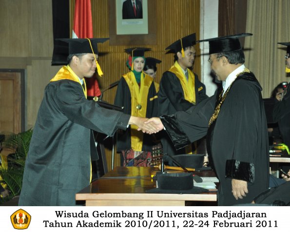 wisuda-fakultas-ekonomi-s2-profesi-s1-d3-oleh-rektor-124