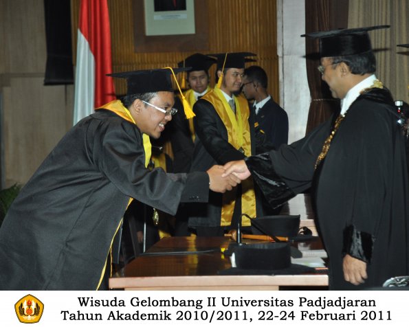 wisuda-fakultas-ekonomi-s2-profesi-s1-d3-oleh-rektor-125