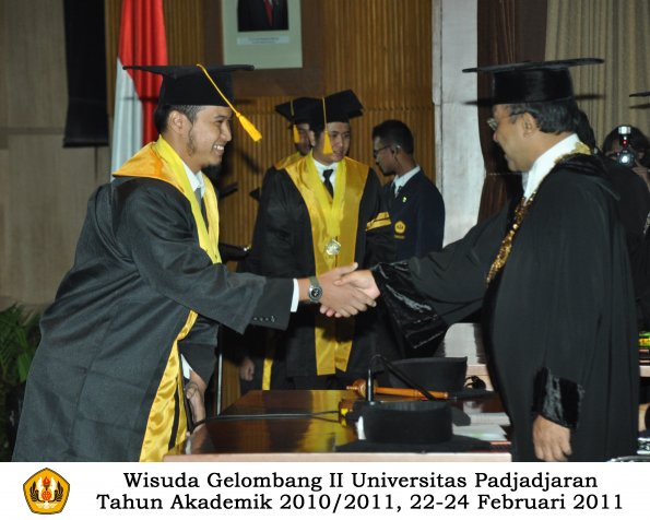 wisuda-fakultas-ekonomi-s2-profesi-s1-d3-oleh-rektor-127