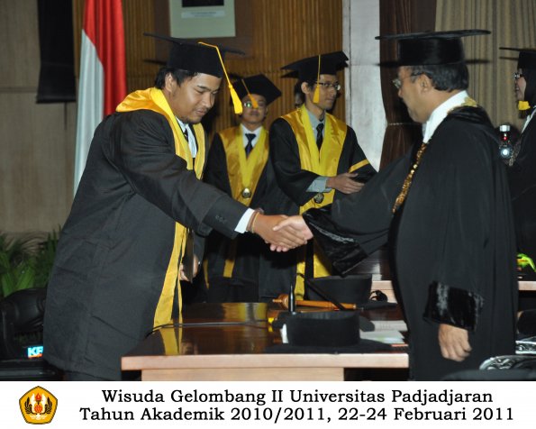 wisuda-fakultas-ekonomi-s2-profesi-s1-d3-oleh-rektor-131