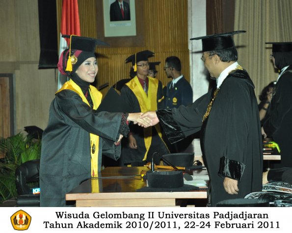 wisuda-fakultas-ekonomi-s2-profesi-s1-d3-oleh-rektor-132