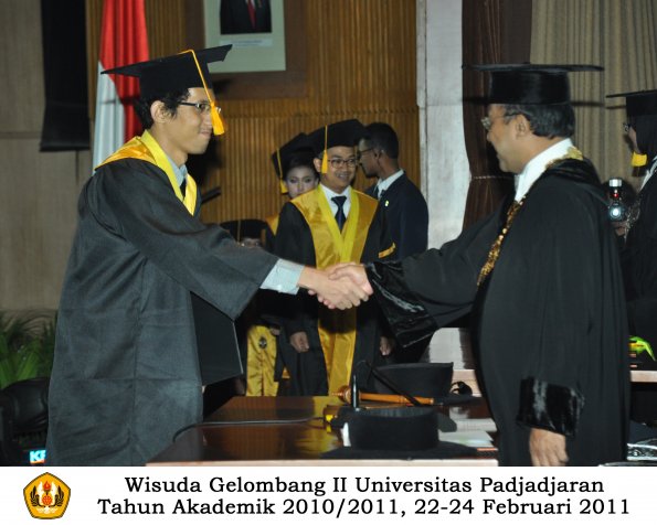 wisuda-fakultas-ekonomi-s2-profesi-s1-d3-oleh-rektor-133