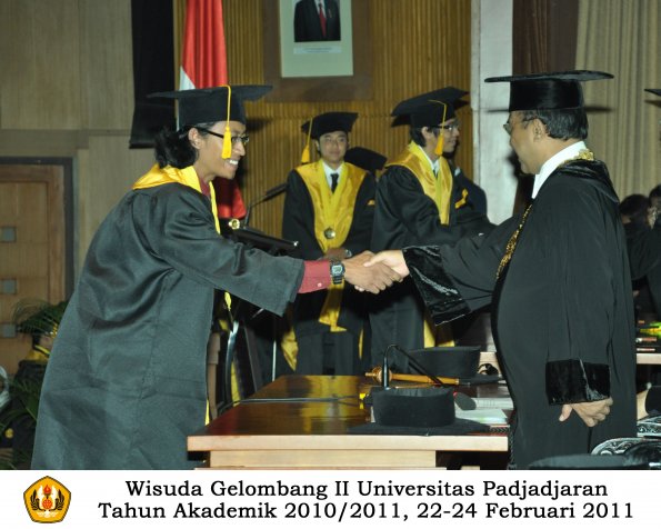 wisuda-fakultas-ekonomi-s2-profesi-s1-d3-oleh-rektor-134