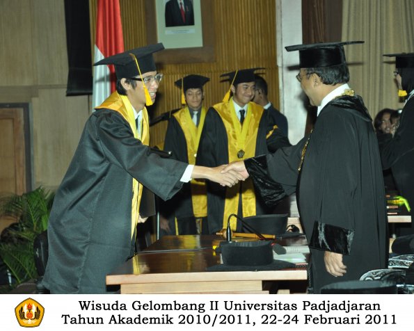 wisuda-fakultas-ekonomi-s2-profesi-s1-d3-oleh-rektor-136