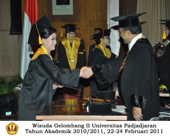 wisuda-fakultas-ekonomi-s2-profesi-s1-d3-oleh-rektor-137