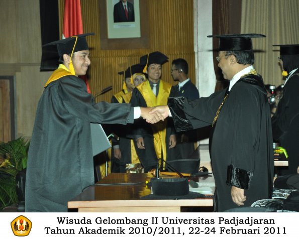 wisuda-fakultas-ekonomi-s2-profesi-s1-d3-oleh-rektor-138