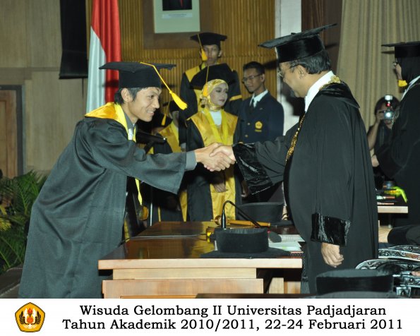 wisuda-fakultas-ekonomi-s2-profesi-s1-d3-oleh-rektor-139