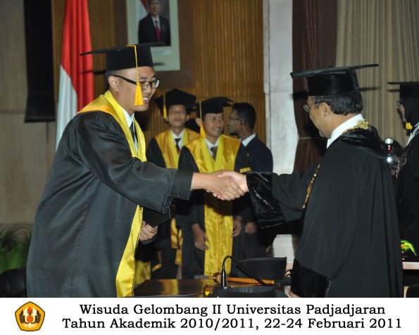 wisuda-fakultas-ekonomi-s2-profesi-s1-d3-oleh-rektor-140