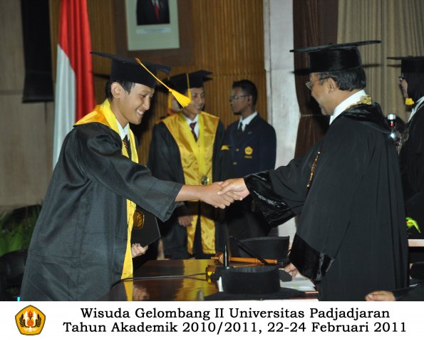 wisuda-fakultas-ekonomi-s2-profesi-s1-d3-oleh-rektor-141