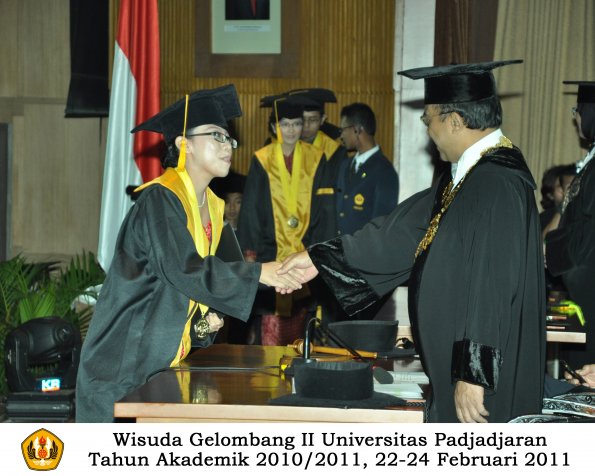 wisuda-fakultas-ekonomi-s2-profesi-s1-d3-oleh-rektor-142