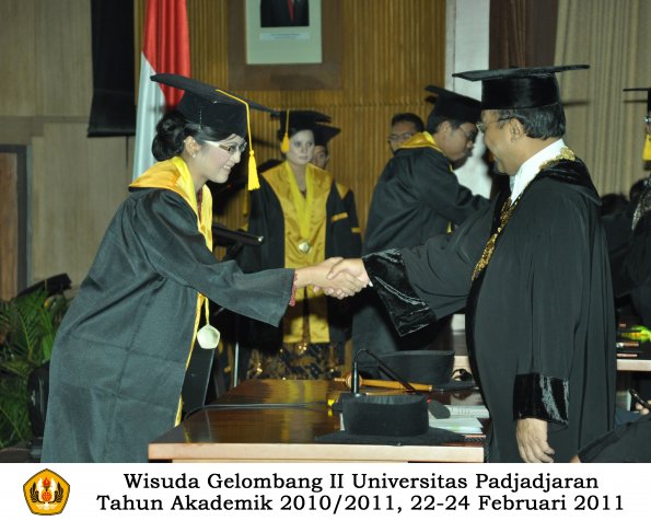 wisuda-fakultas-ekonomi-s2-profesi-s1-d3-oleh-rektor-144