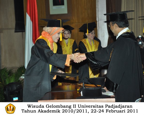 wisuda-fakultas-ekonomi-s2-profesi-s1-d3-oleh-rektor-145