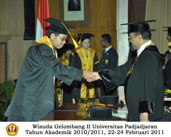 wisuda-fakultas-ekonomi-s2-profesi-s1-d3-oleh-rektor-146