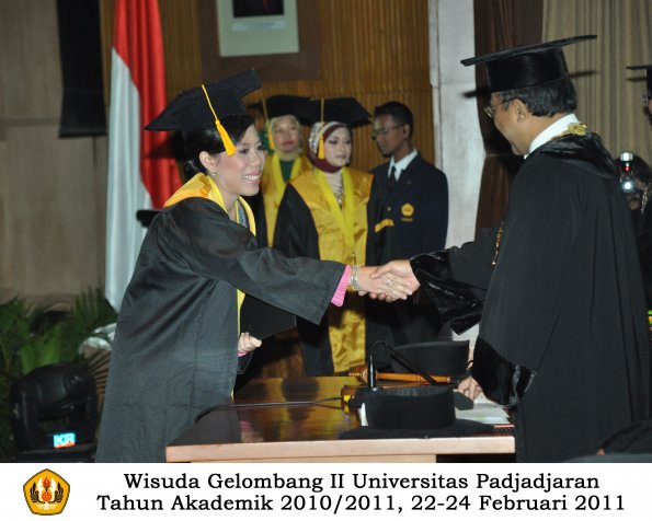 wisuda-fakultas-ekonomi-s2-profesi-s1-d3-oleh-rektor-147