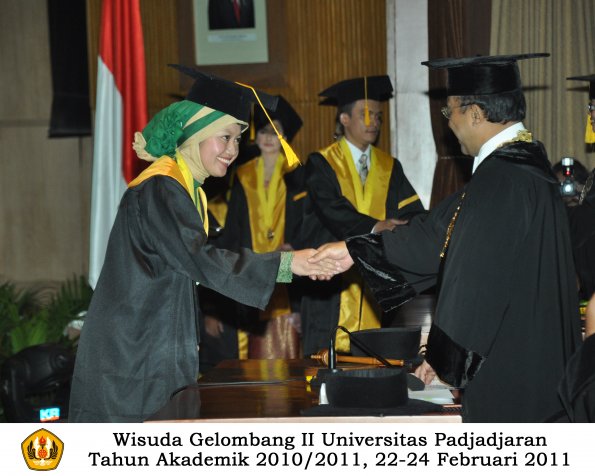 wisuda-fakultas-ekonomi-s2-profesi-s1-d3-oleh-rektor-151