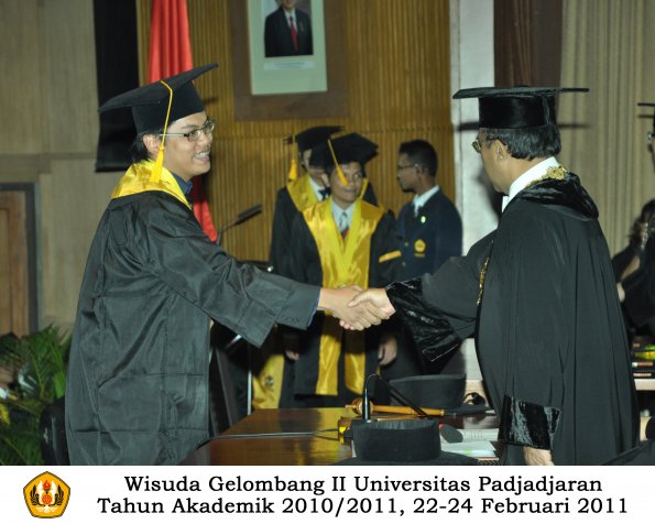 wisuda-fakultas-ekonomi-s2-profesi-s1-d3-oleh-rektor-152