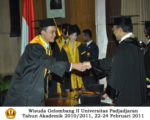 wisuda-fakultas-ekonomi-s2-profesi-s1-d3-oleh-rektor-153