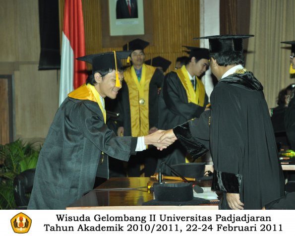 wisuda-fakultas-ekonomi-s2-profesi-s1-d3-oleh-rektor-154