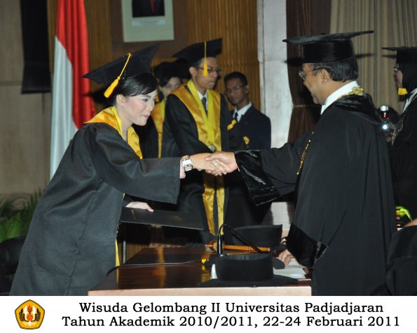 wisuda-fakultas-ekonomi-s2-profesi-s1-d3-oleh-rektor-155