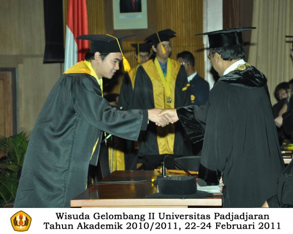 wisuda-fakultas-ekonomi-s2-profesi-s1-d3-oleh-rektor-156