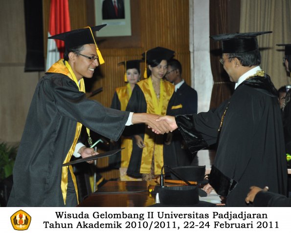 wisuda-fakultas-ekonomi-s2-profesi-s1-d3-oleh-rektor-157