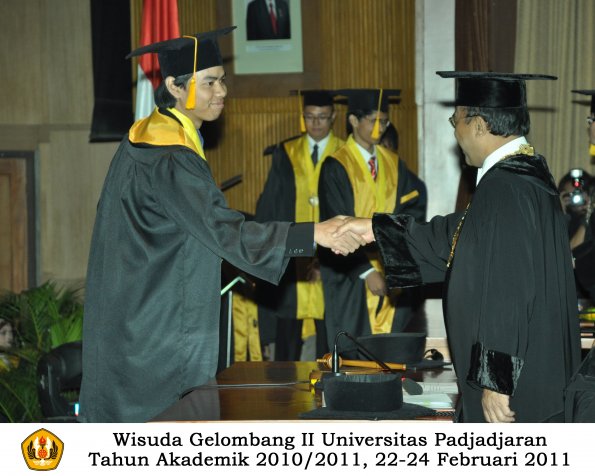 wisuda-fakultas-ekonomi-s2-profesi-s1-d3-oleh-rektor-158