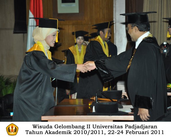 wisuda-fakultas-ekonomi-s2-profesi-s1-d3-oleh-rektor-160