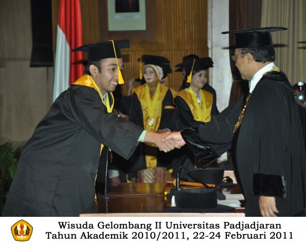 wisuda-fakultas-ekonomi-s2-profesi-s1-d3-oleh-rektor-161