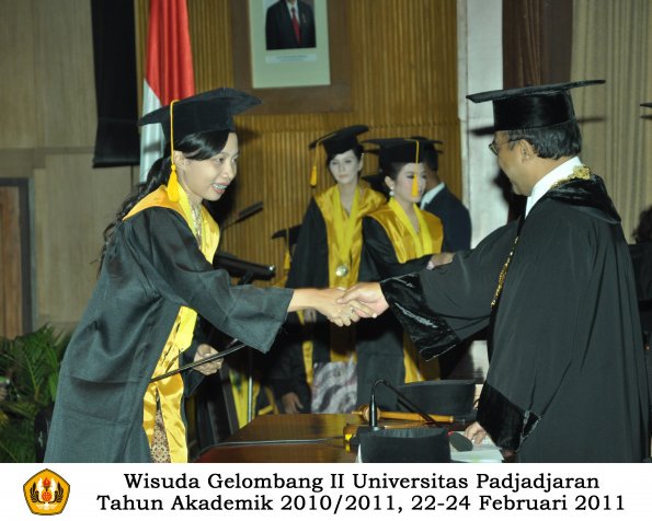 wisuda-fakultas-ekonomi-s2-profesi-s1-d3-oleh-rektor-162