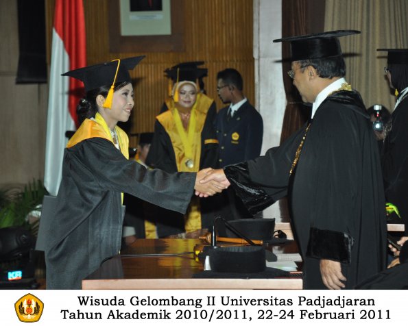 wisuda-fakultas-ekonomi-s2-profesi-s1-d3-oleh-rektor-163