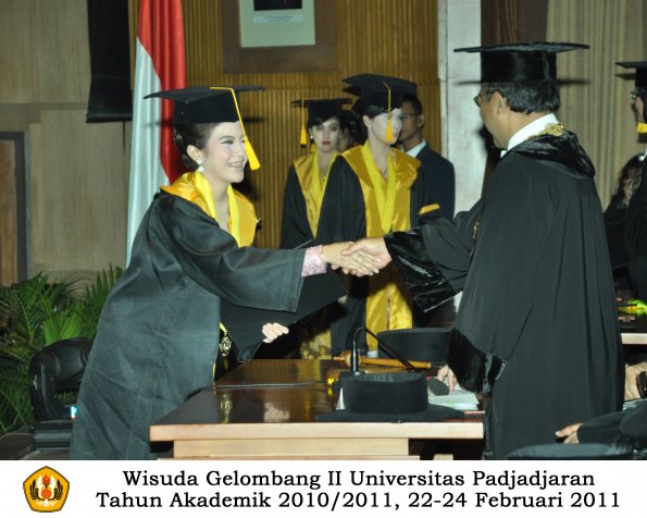 wisuda-fakultas-ekonomi-s2-profesi-s1-d3-oleh-rektor-164