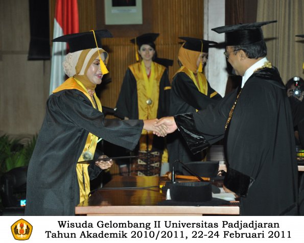 wisuda-fakultas-ekonomi-s2-profesi-s1-d3-oleh-rektor-165