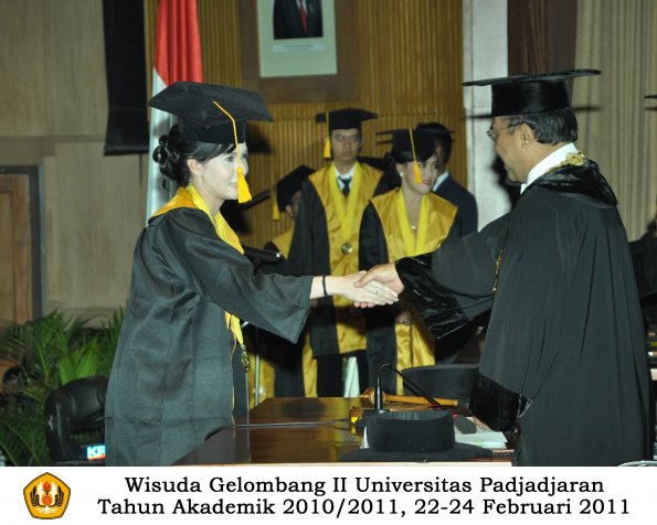 wisuda-fakultas-ekonomi-s2-profesi-s1-d3-oleh-rektor-166