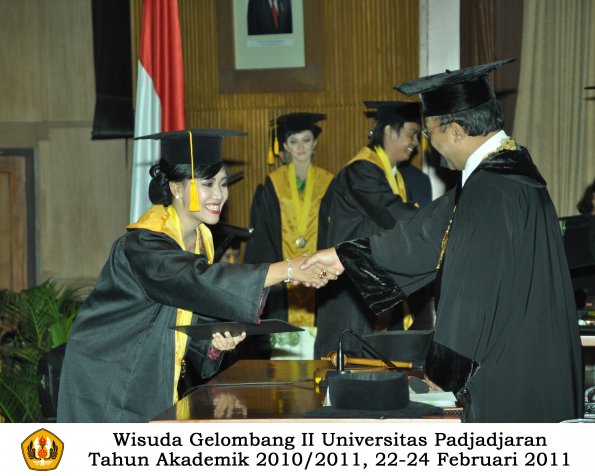 wisuda-fakultas-ekonomi-s2-profesi-s1-d3-oleh-rektor-168