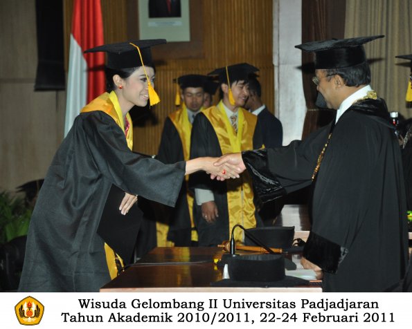 wisuda-fakultas-ekonomi-s2-profesi-s1-d3-oleh-rektor-169