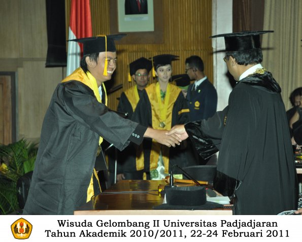 wisuda-fakultas-ekonomi-s2-profesi-s1-d3-oleh-rektor-170