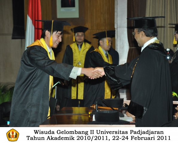 wisuda-fakultas-ekonomi-s2-profesi-s1-d3-oleh-rektor-171