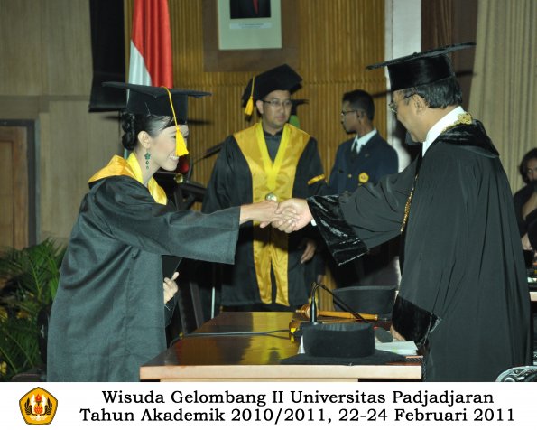 wisuda-fakultas-ekonomi-s2-profesi-s1-d3-oleh-rektor-172