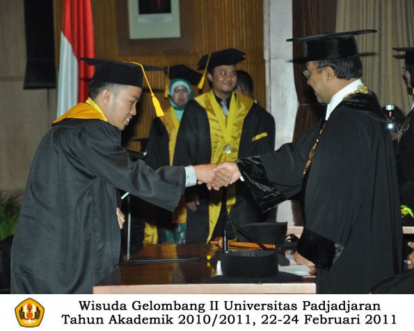 wisuda-fakultas-ekonomi-s2-profesi-s1-d3-oleh-rektor-173