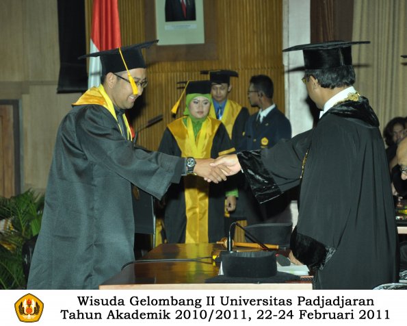 wisuda-fakultas-ekonomi-s2-profesi-s1-d3-oleh-rektor-174