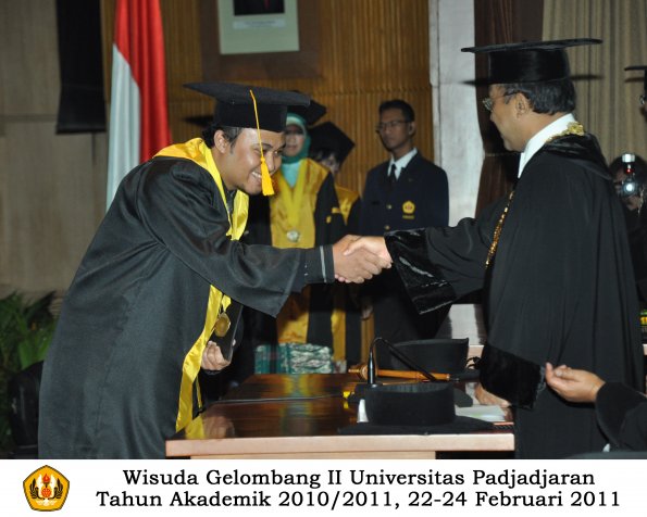 wisuda-fakultas-ekonomi-s2-profesi-s1-d3-oleh-rektor-175