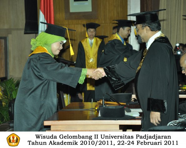 wisuda-fakultas-ekonomi-s2-profesi-s1-d3-oleh-rektor-176